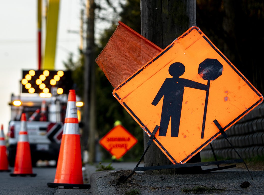 A traffic safety zone with traffic cones and traffic signs.